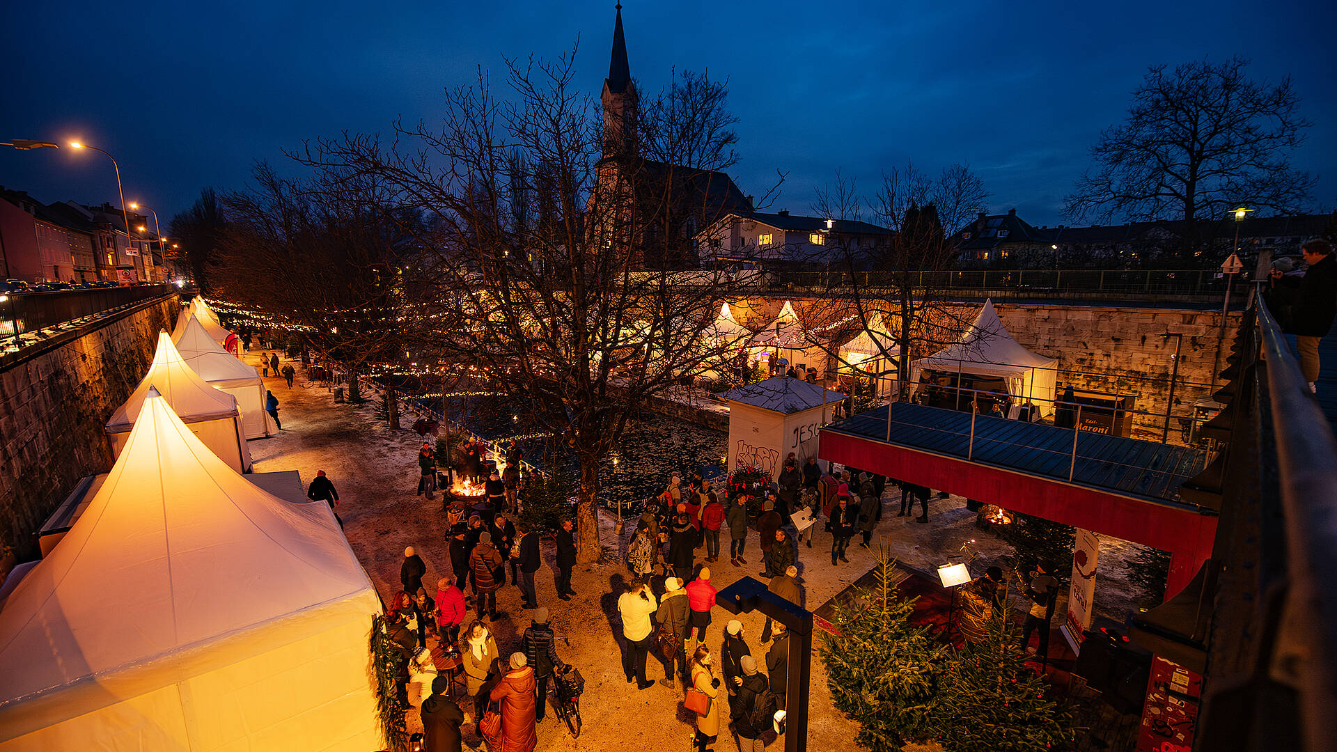 Blick auf das Hafenknistern am Lendhafen in Klagenfurt