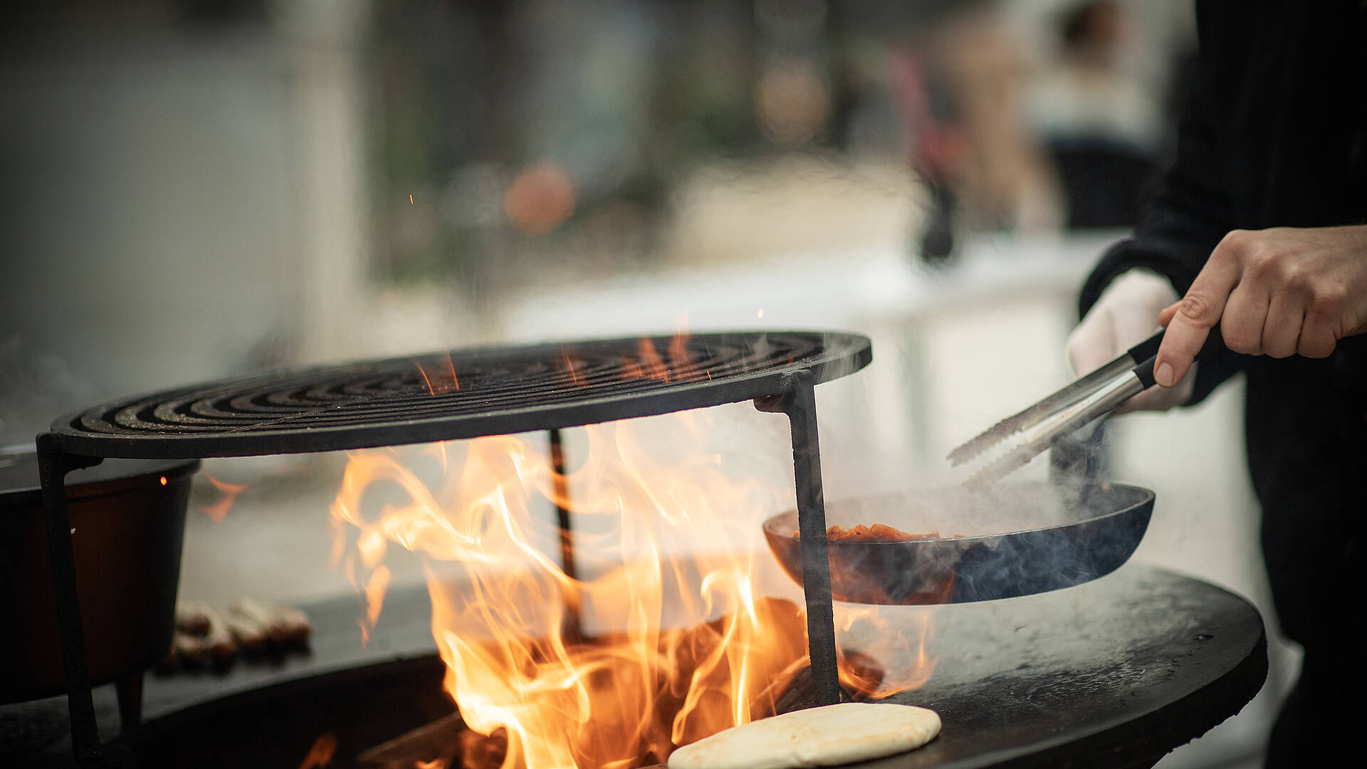 Feuerschale beim Hafenknistern am Lendhafen in Klagenfurt