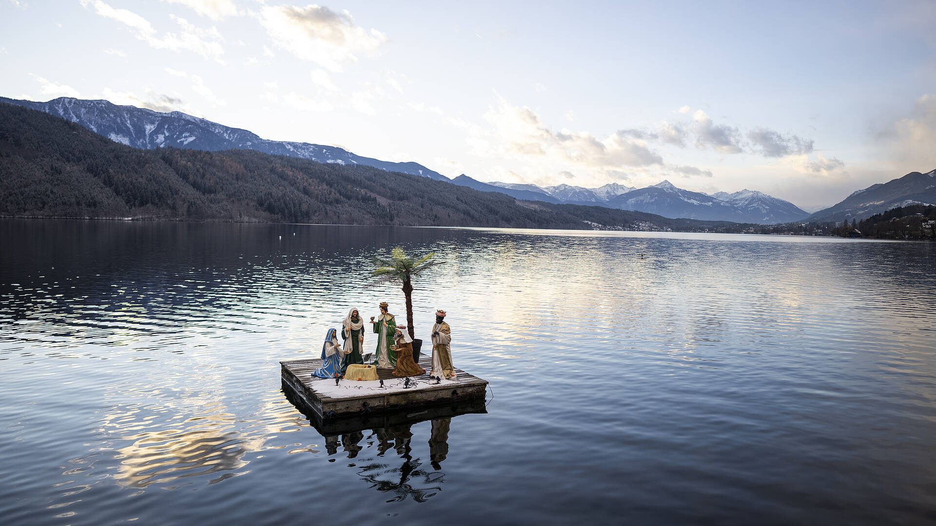 Millstaetter Lichtweg im Advent Projektionskunst OchoReSotto Millstaetter See Winter