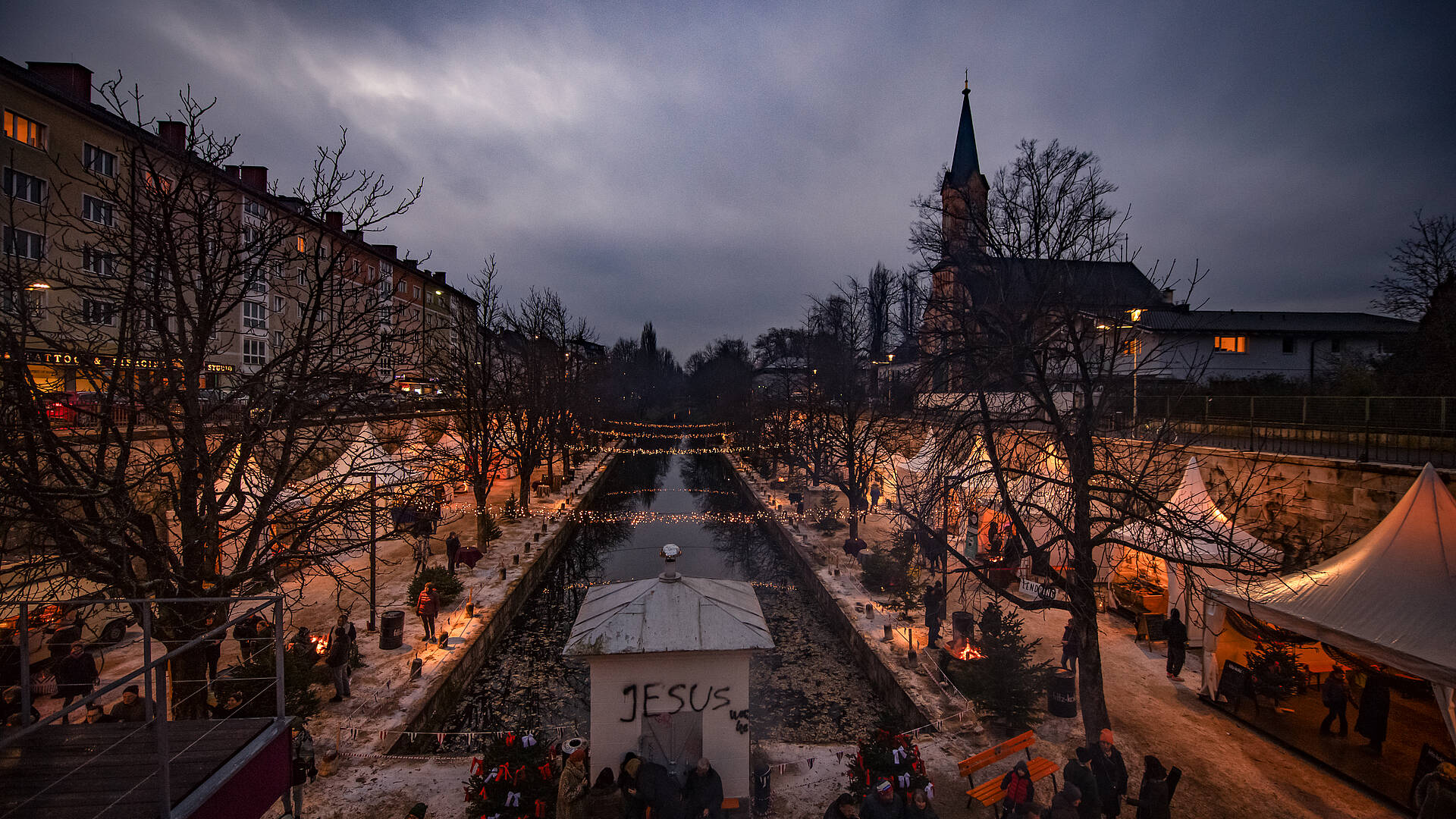 Blick auf das Hafenknistern am Lendhafen in Klagenfurt